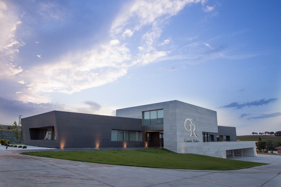 Exteriores arquitectónicos integrados en el paisaje - Bodega Carmelo Rodero