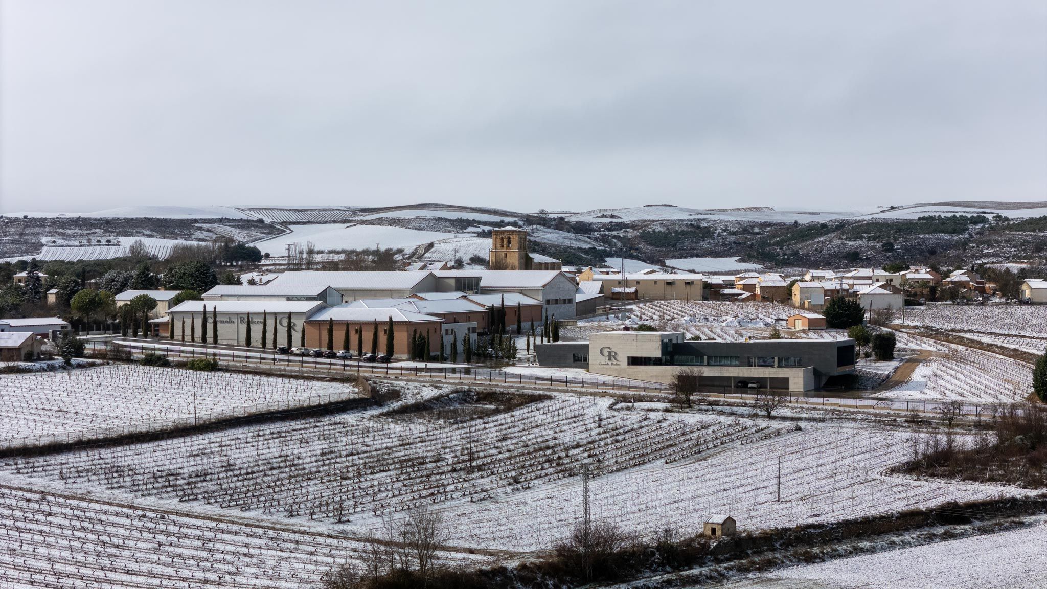 Bodegas Rodero bajo la nieve en la Ribera del Duero